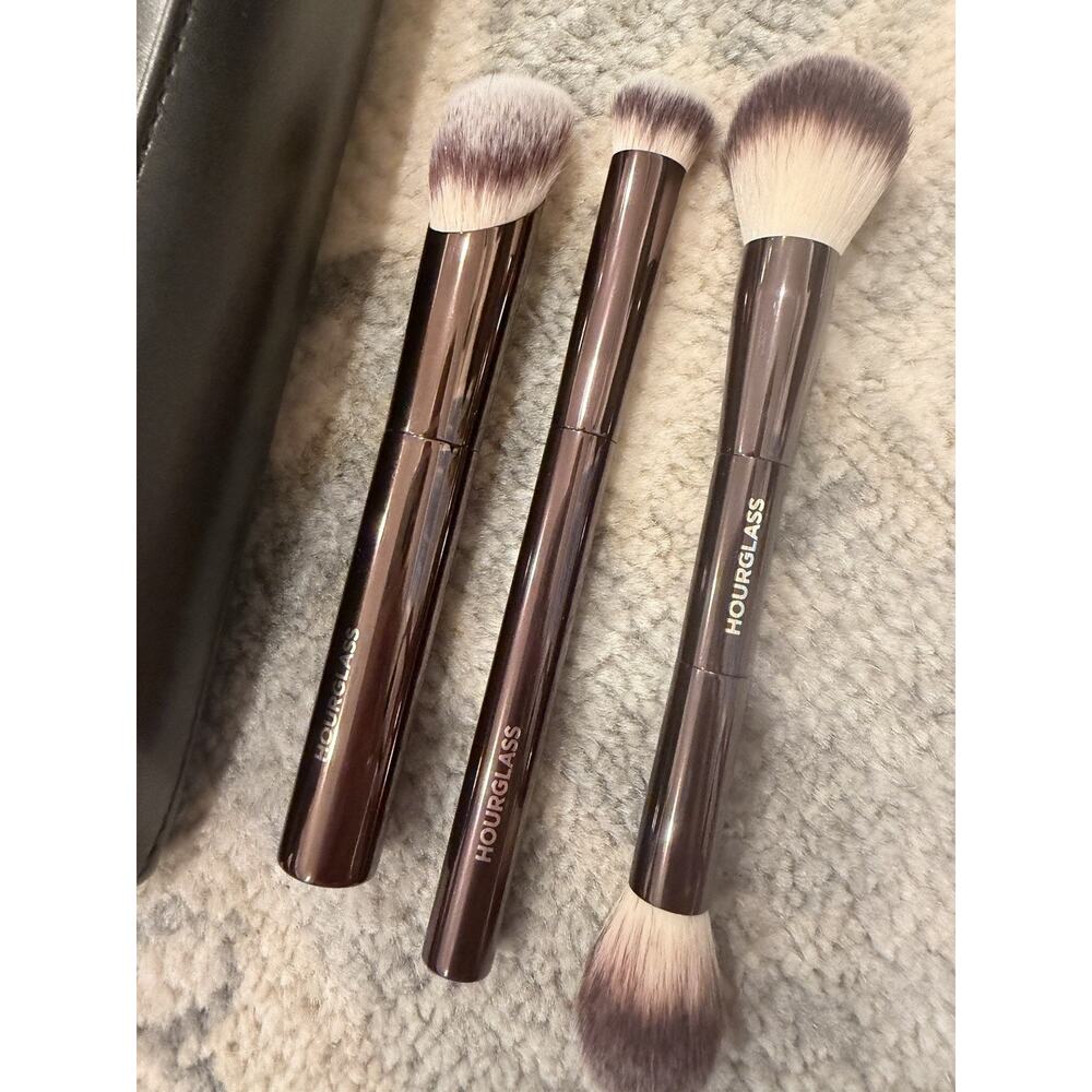 HOURGLASS Essentials Makeup Brush Set & Makeup Bag $197 Value NWT - Picture 3 of 9